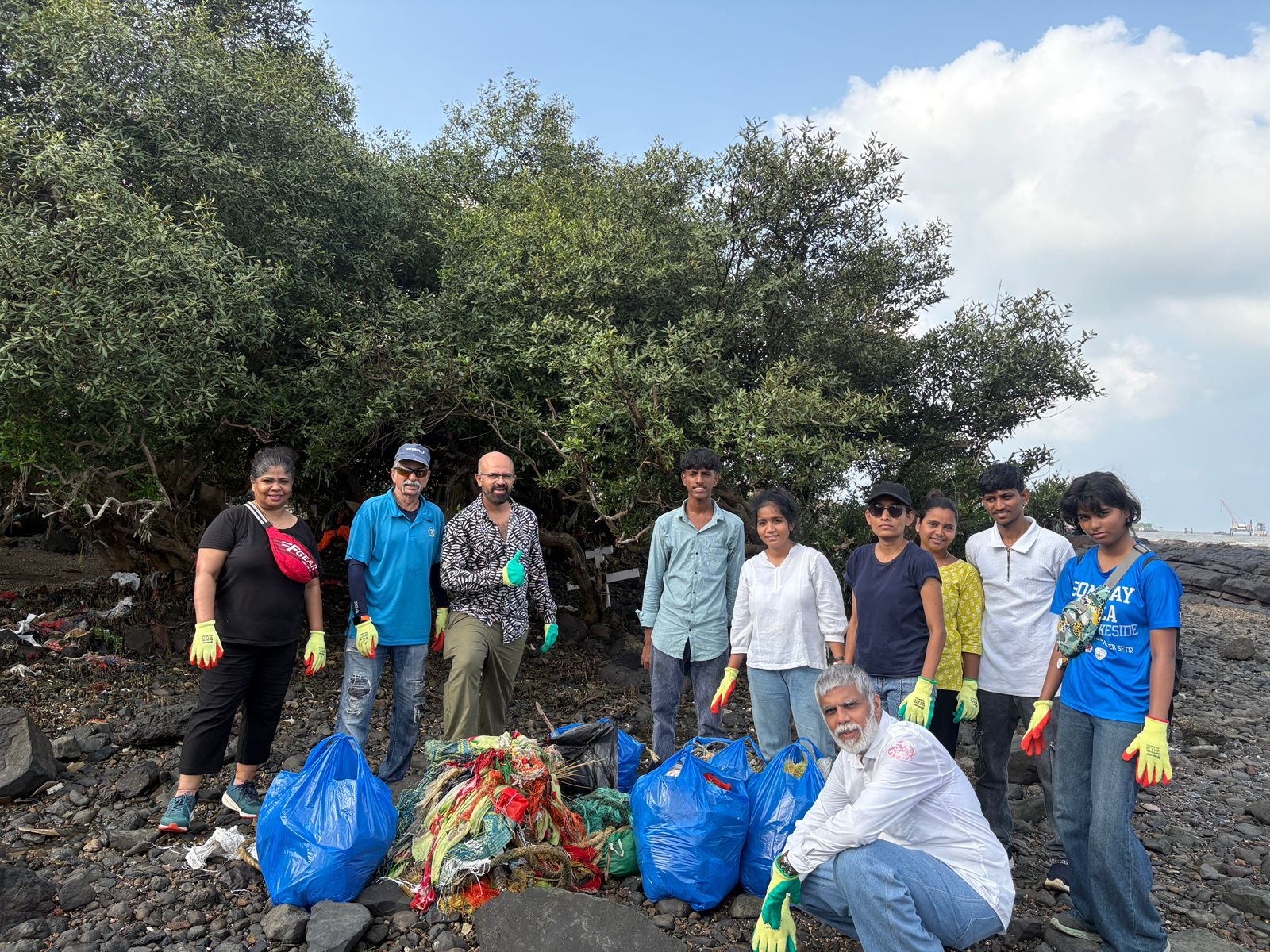 Community volunteers clean Bandra mangroves
